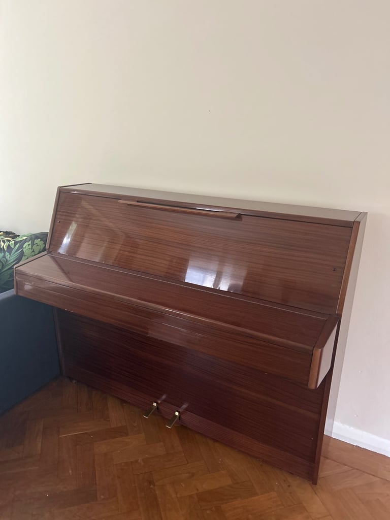 Beautiful tuned Rogers upright piano 
