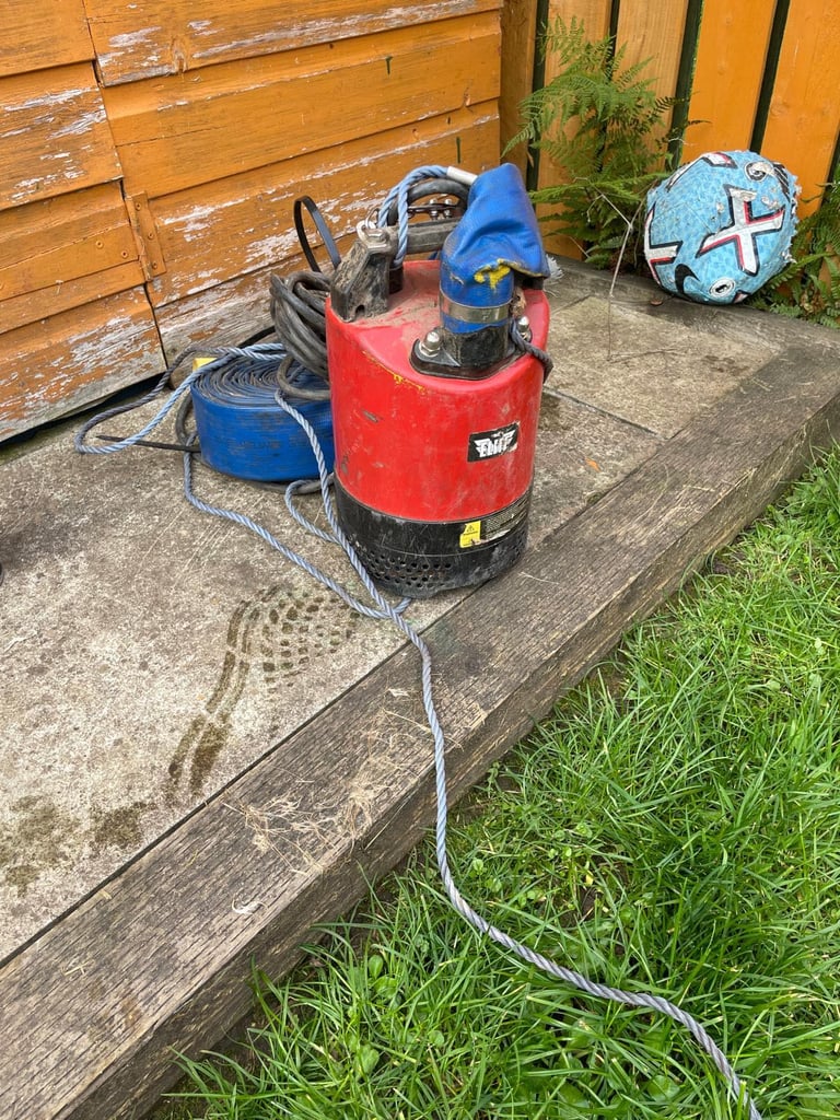 Submersible pump 