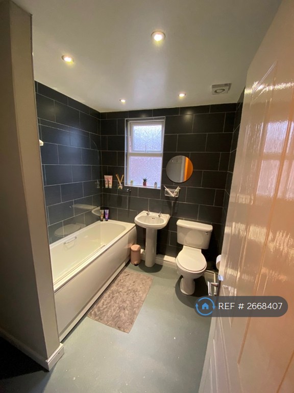 4 bedroom house in Crawford Avenue, Mossley Hill, Liverpool, L18 (4 bed) (#2668407)