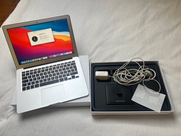 Apple MacBook 13 inch good condition with original box and charger