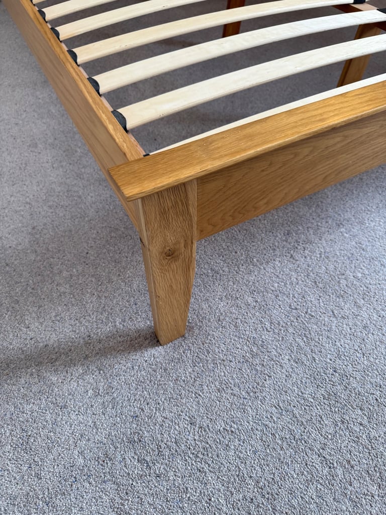 Julian Bowen wood - Oak King Size Bed, bed frame