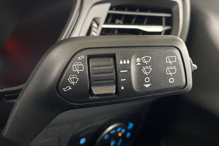 2025 Ford Focus 744494 Hatchback Petrol Manual