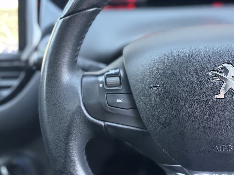 2015 Peugeot 208 1.2 VTi Style 3dr HATCHBACK PETROL Manual