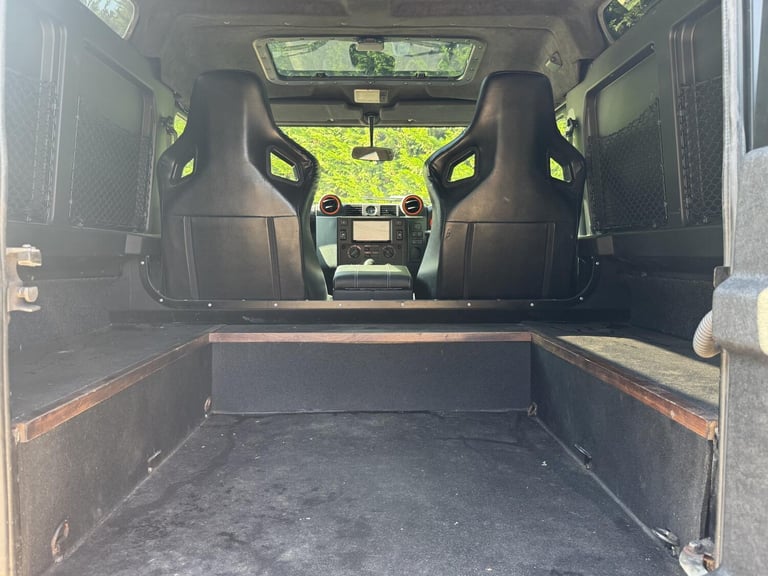 2010 Land Rover Defender 90 2.4 TDCi Hard Top SUV 3dr Diesel Manual 4WD SWB Euro 4 (122 bhp) SUV ...