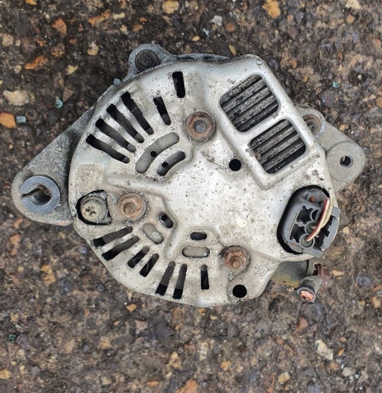 Daihatsu Sirion 1.3 Alternator 2005