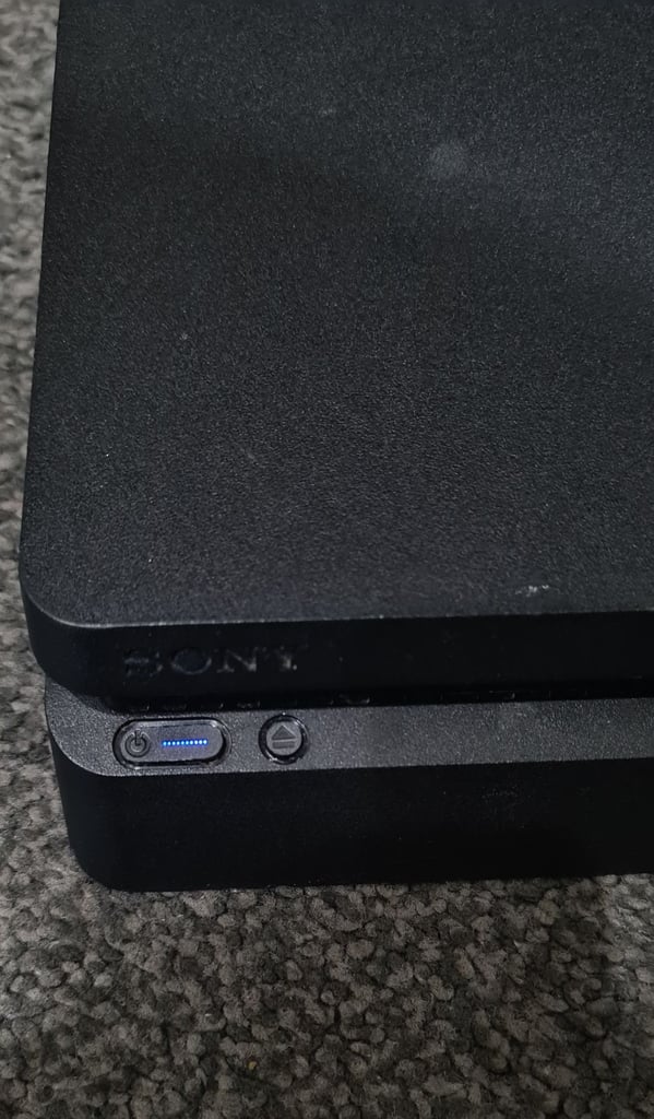 PS4 Slim 500GB - 1 Controller + Cables