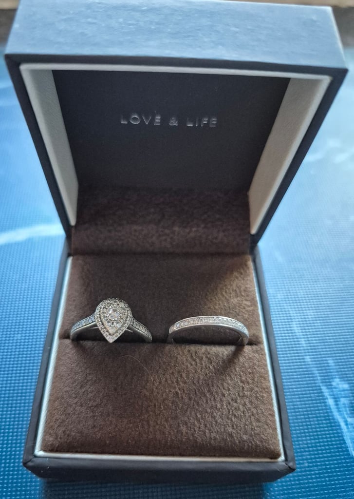 Engagement ring/Wedding ring set