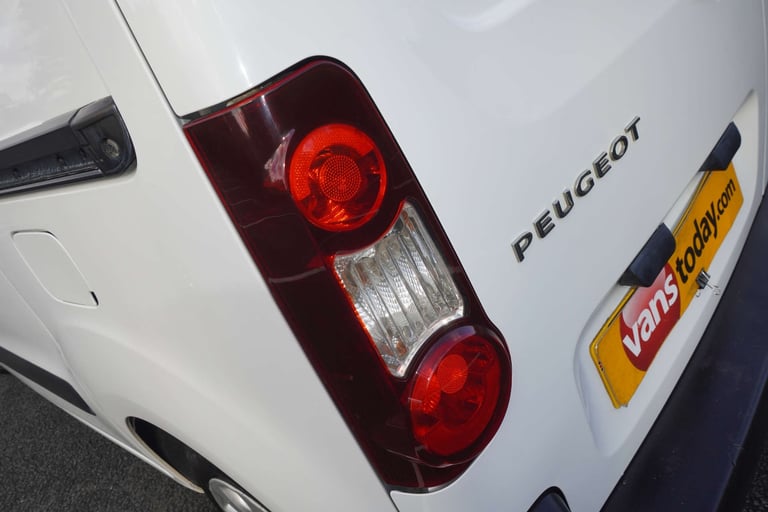 2018 Peugeot Partner 1.6 Partner Professional L1 Blue HDi + EURO 6 Panel Van Diesel Manual