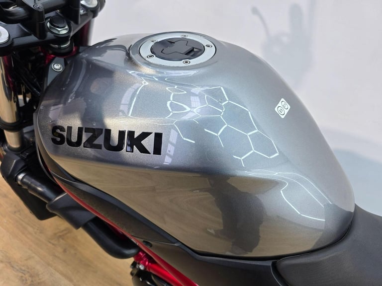 Suzuki SV650 Silver 2020 - ABS, Full Digital Display, Low Mileage
