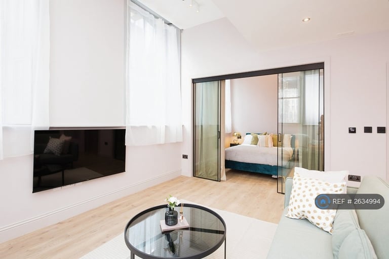 2 bedroom flat in Charlotte Street, Manchester, M1 (2 bed) (#2634994)