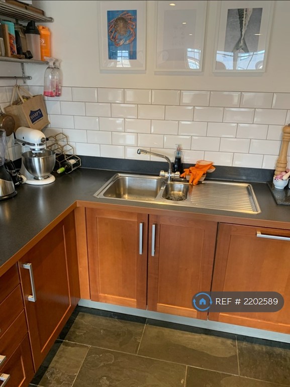 2 bedroom flat in Marlborough Road, London, SE18 (2 bed) (#2202589)