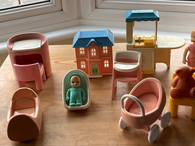 Little Tikes Dolls House and accessories 