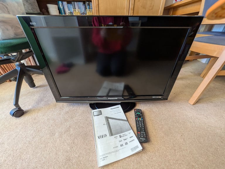 Panasonic Viera TV, Model TX-L32X15BA, 32" HD Screen with remote control 