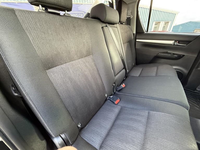 2019 Toyota Hilux 2.4 D-4D Invincible 50 Pickup Double Cab 4dr Diesel Auto 4WD Euro 6 (s/s) ( Pic...