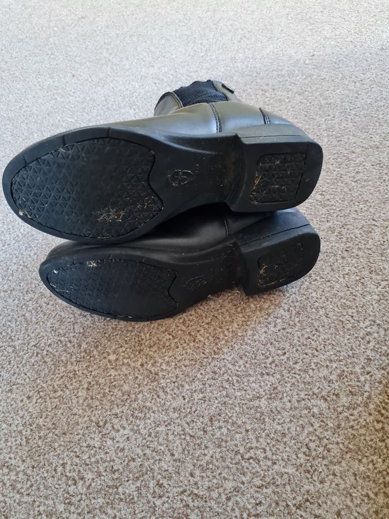 Bundle of shoes