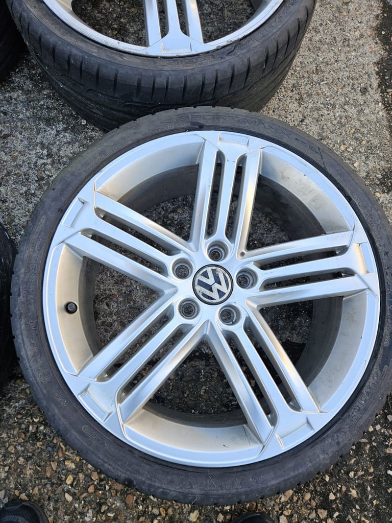Genuine Mk6 Talladega 19" Golf/Scirocco R Alloys with Tyres 