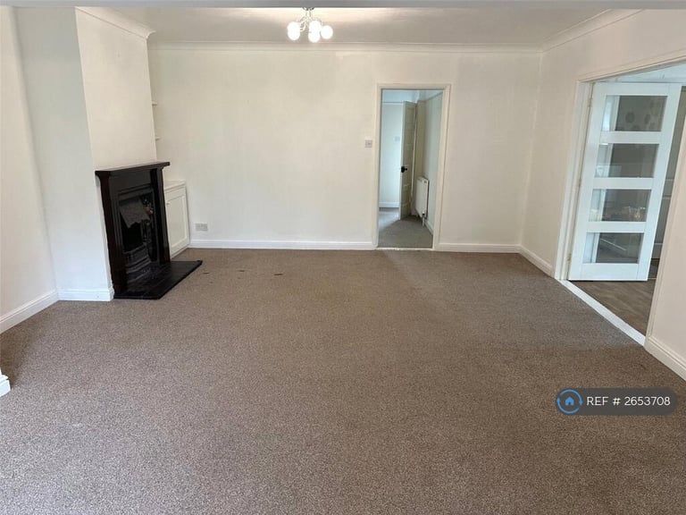 5 bedroom house in Ash Street/Church Road, Wrabness, CO11 (5 bed) (#2653708)