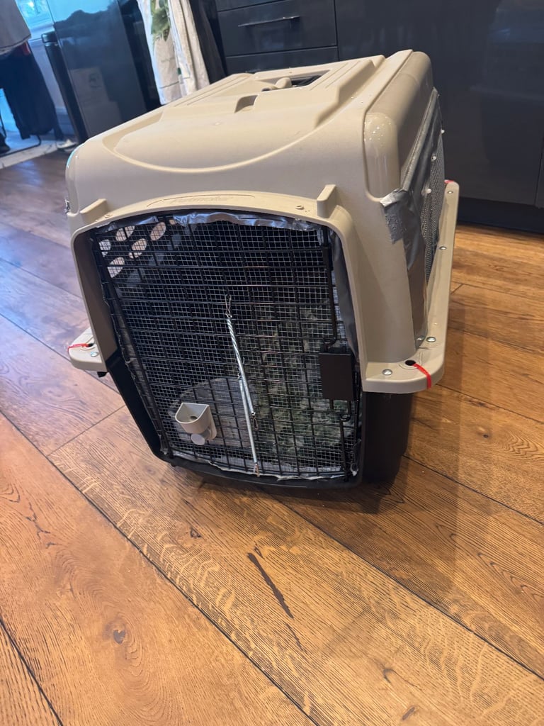 image for Pet travel carriers / crates (for small-medium dogs or cats)