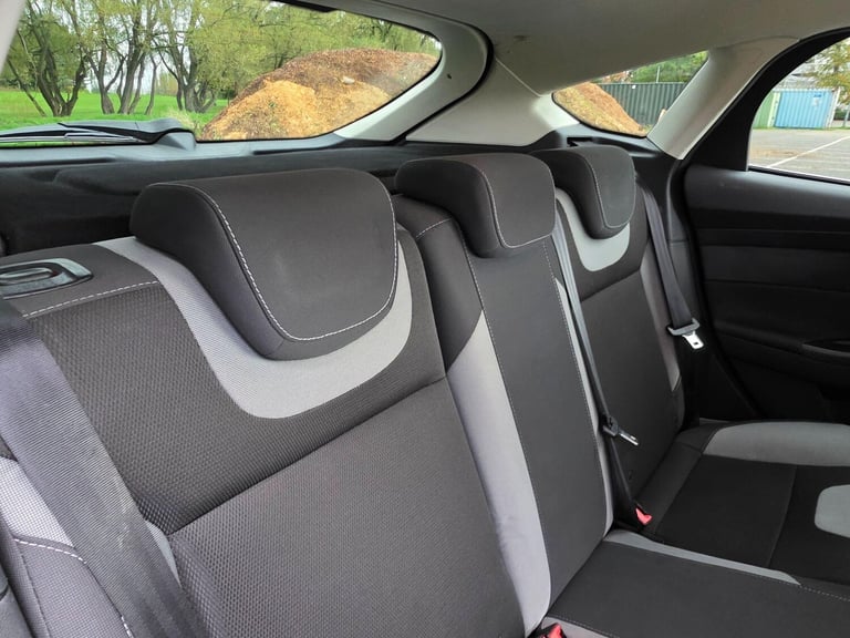2013 Ford Focus 1.6 TDCi Zetec Euro 5 (s/s) 5dr Hatchback Diesel Manual