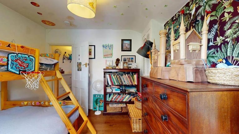 Bright 3-Bedroom Duplex with Terrace on Harley Road