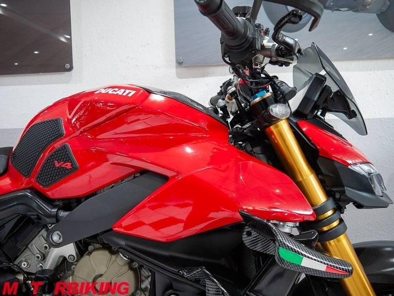 2020 (70) Ducati Streetfighter V4S - Beautiful bike with extras & Ducati history