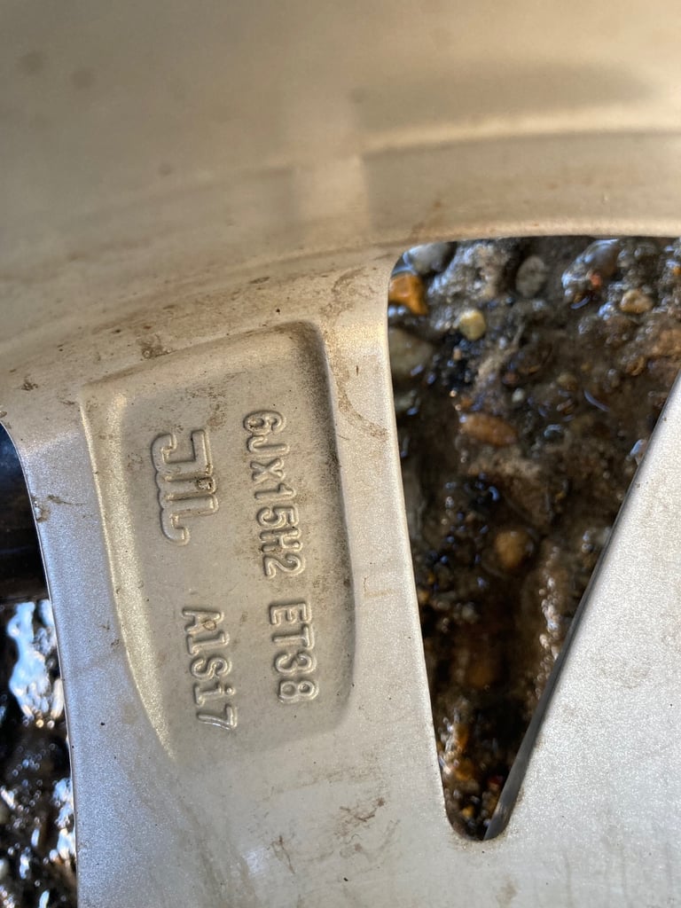 Seat Ibiza Alloy Wheels With Nearly New  185/60/15 Fulda Tyres. 6jx15 6J0601025m