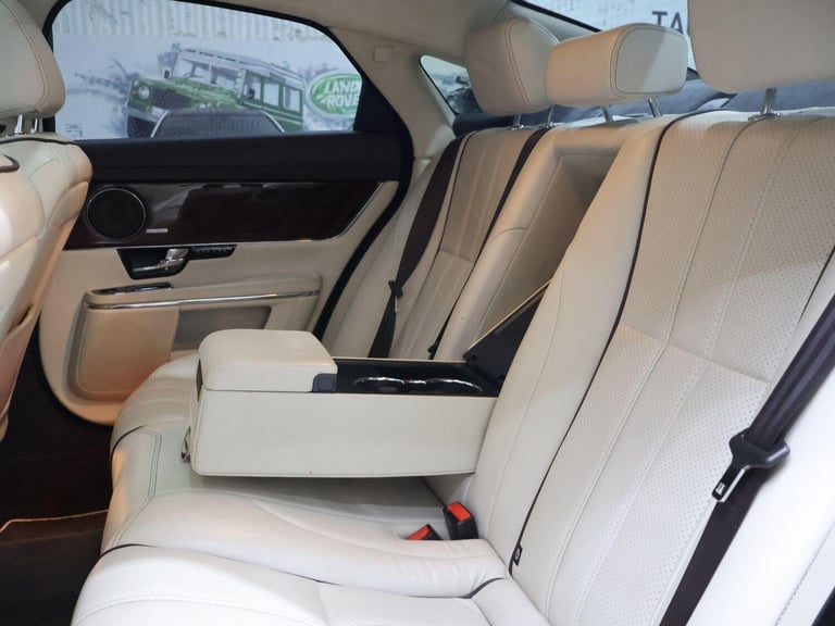 2010 Jaguar XJ 3.0d V6 Portfolio 4dr Auto SALOON DIESEL Automatic