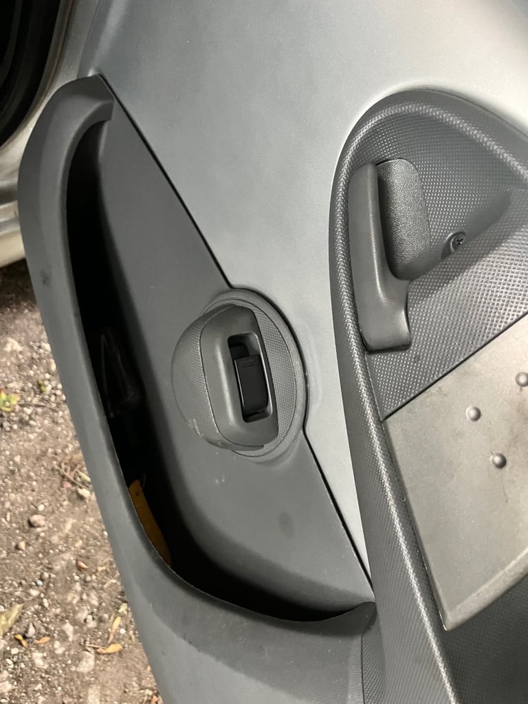 Peugeot, 107, Hatchback, 2011, Manual, 998 (cc), 5 doors