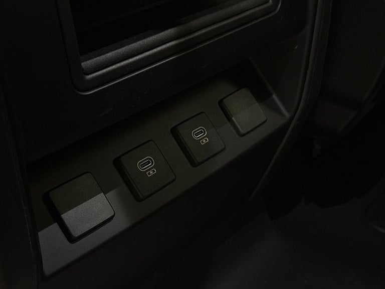 2023 Land Rover Defender 3.0 D250 MHEV SE Hard Top SUV 5dr Diesel Auto 4WD MWB Euro 6 (s/s) (250 ...