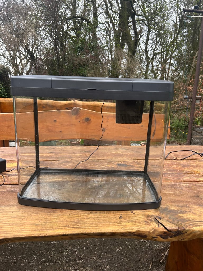 Love Fish Panorama Aquarium Black 40L & Fluval Provac - all used 