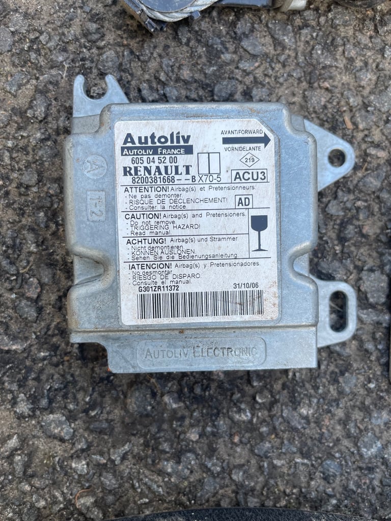 Renault Master Mk2 2005 2500cc Diesel Airbag / Ecu/ keys / Seatbelt 