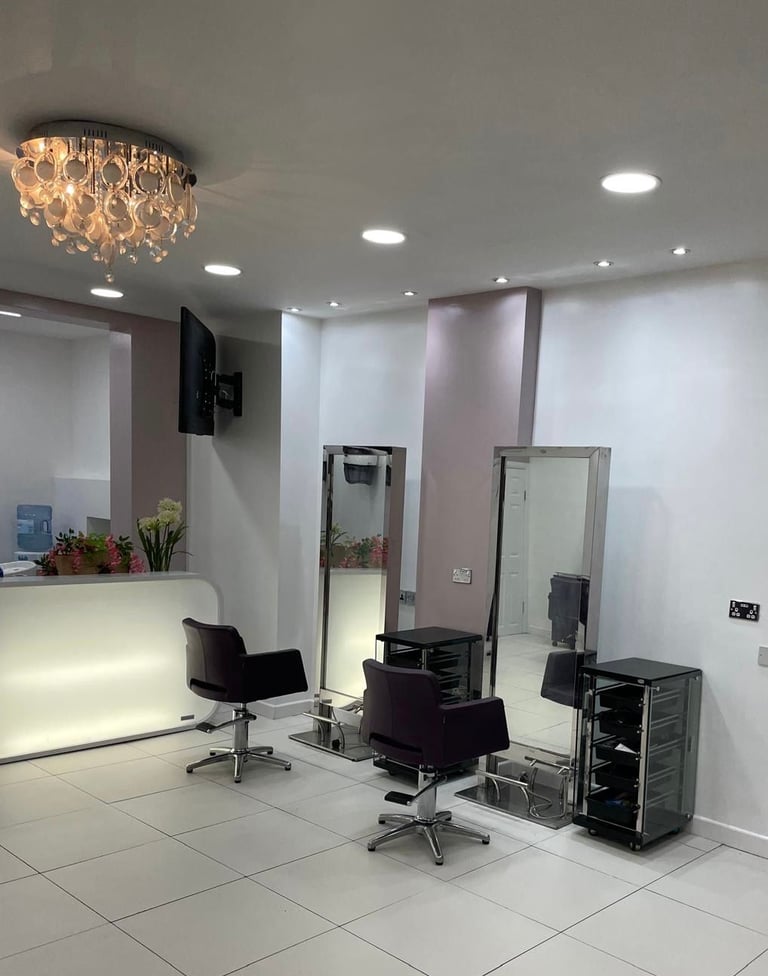 BARBER CHAIR FOR RENT - RM6, ROMFORD High street