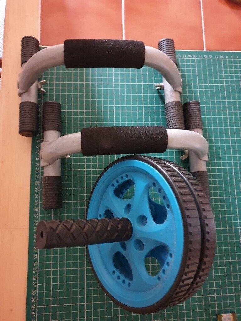 Exercise Wheel an Push Bars 