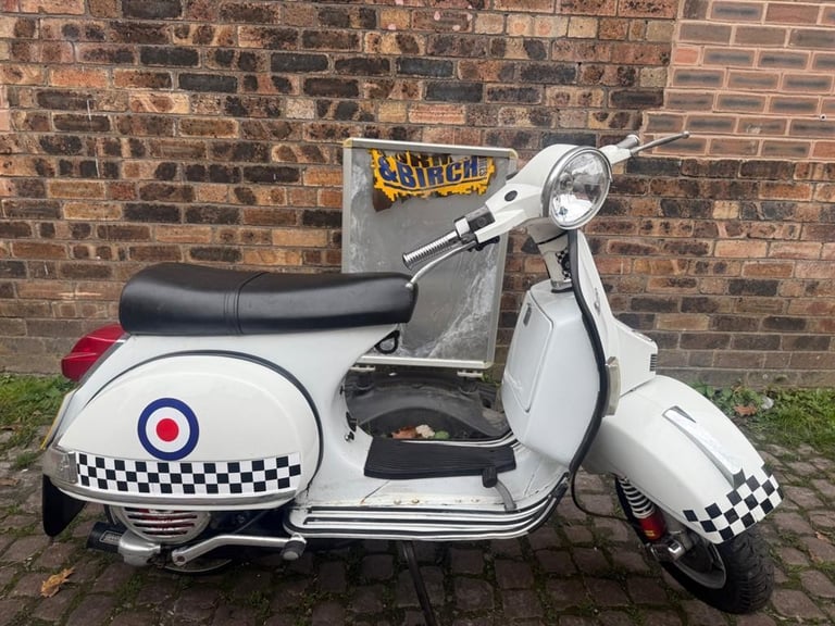 image for Piaggio Vespa PX125 Vespa PX 125, 2002, white, 2 stroke, delivery