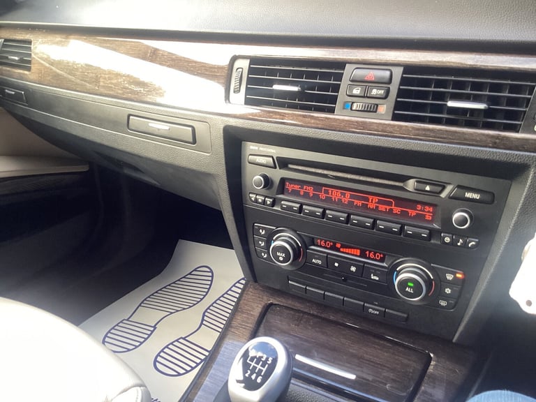 2011 BMW 3 Series 318i Exclusive Edition 4dr SALOON Petrol Manual