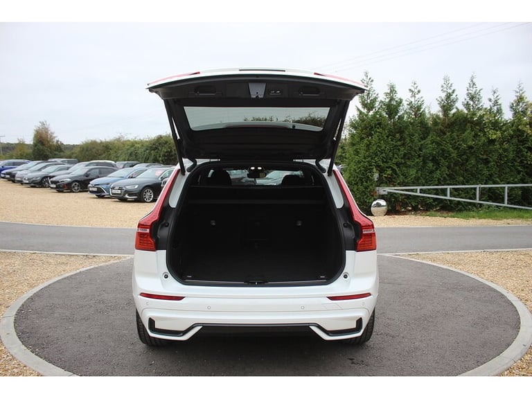 2022 Volvo XC60 B5 MHEV R-Design SUV HYBRID Automatic