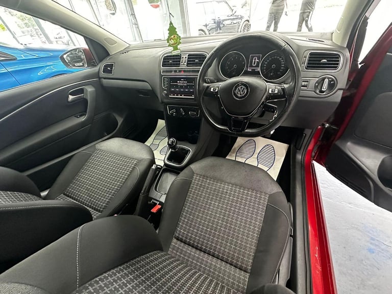 VOLKSWAGEN POLO 1.0 BlueMotion Tech SE 2014