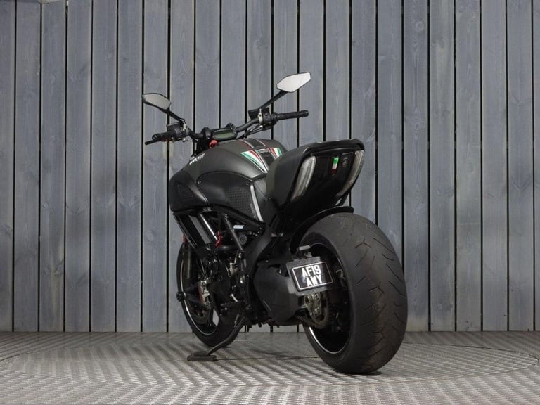 2019 19 DUCATI DIAVEL CARBON