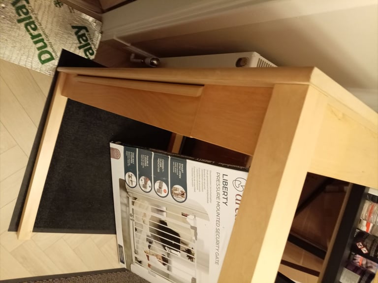 Light birch coloured desk with pull out drawer o.n.o