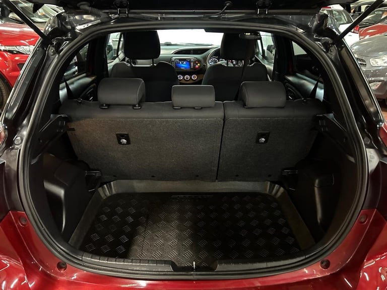 2018 Toyota Yaris 1.5 VVT-i Grey Bi-Tone Euro 6 5dr HATCHBACK Petrol Manual