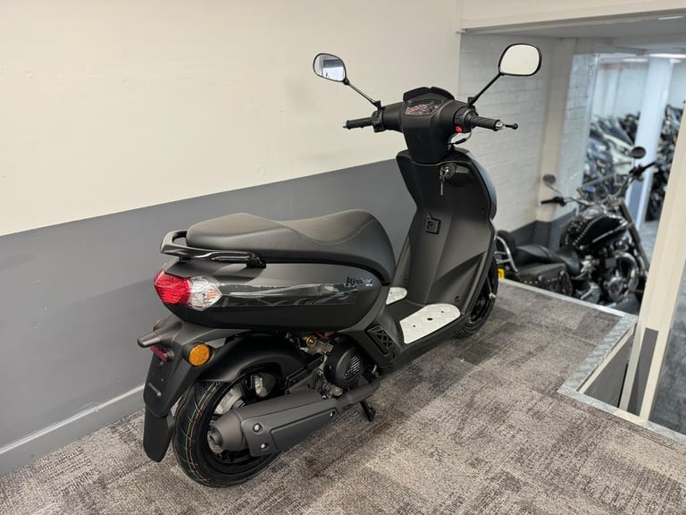 BRAND NEW PEUGEOT KISBEE 50 BLACK EDITION 50cc MOPED 2 YEAR WARRANTY+ DELIVERY