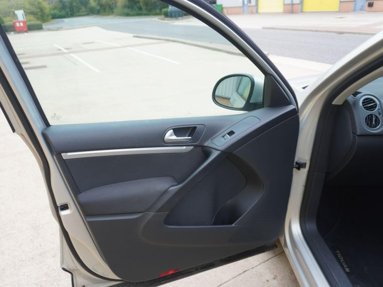 2014 Volkswagen Tiguan 2.0 TDI BlueMotion Tech Match DSG 4WD Euro 5 (s/s) 5dr SUV Diesel Automatic