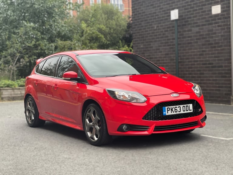 2013 Ford Focus 2.0T ST-2 5dr HATCHBACK Petrol Manual