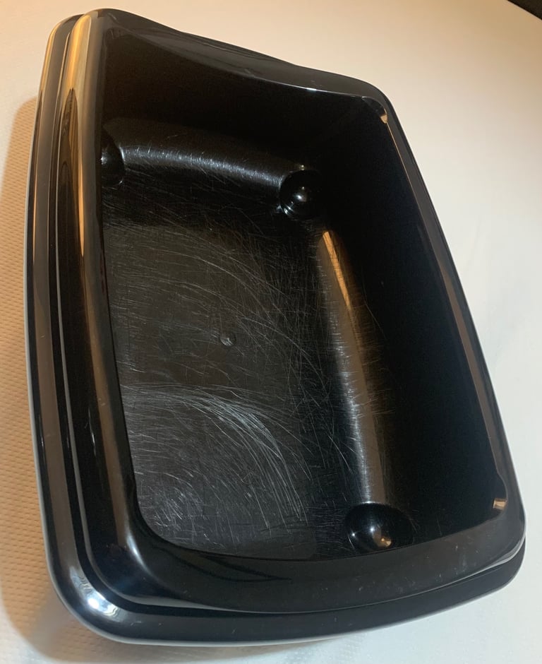 Cat litter tray. Black. Size medium. FREE