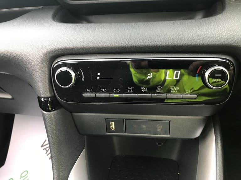 2022 Toyota Yaris 1.5 Hybrid Icon 5Dr Cvt Hatchback Hybrid Automatic