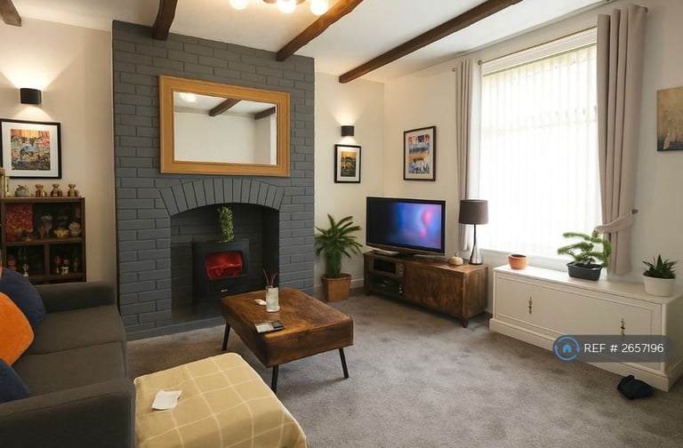 2 bedroom flat in Manchester Road, Bury, BL9 (2 bed) (#2657196)