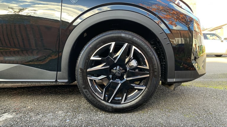 2025 Peugeot 5008 1.2 Hybrid 136 GT 5dr e-DSC6 HATCHBACK PETROL Automatic