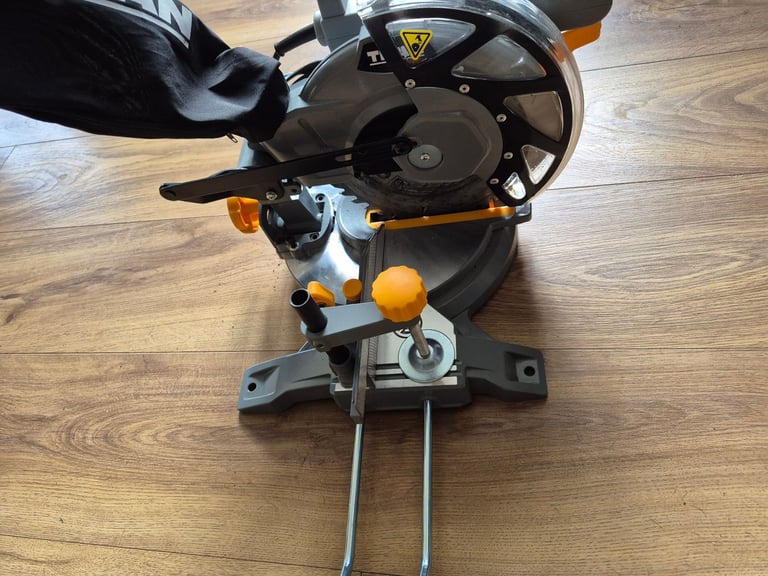 Titan 210mm mita saw 