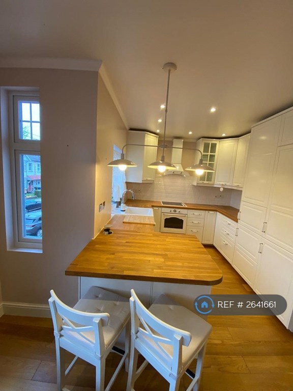 3 bedroom flat in Egerton Gardens, London, NW4 (3 bed) (#2641661)