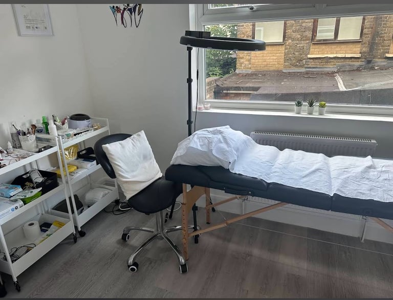 Beauty room in beauty clinic available for rent aesthetic/ therapy /massage 